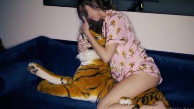 Masturbates And Teases Herself For Stepdaddy - Riley Reid - hotmovs.com