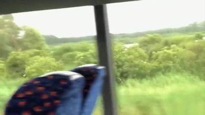 Turlutte Dans Un Bus - hotmovs.com