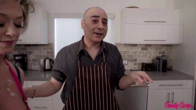 Dee Williams And Vanna Bardot - My Stepsister - hotmovs.com