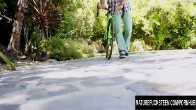 Watch Gigi Loren get her tight ass drilled and face splattered with jizz - sexu.com