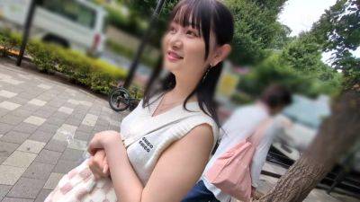 カバンにおもちゃ常備するほど性欲旺盛！パンツの上から擦られるだけでイク敏感 - senzuri.tube