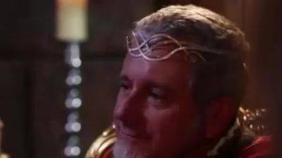 Three Bitches Sucking One Dick In A Classic - hotmovs.com