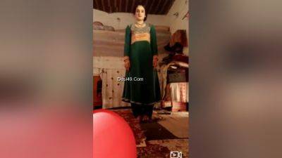 Sexy Paki Bhabhi Shows Her Boobs And Pussy 2 - desi-porntube.com