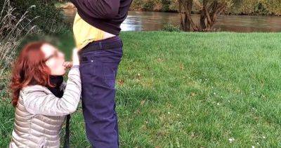 Elle me tire une pipe en plein air - txxx.com - France