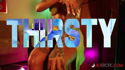 Leah Michelle gets wet and wild with her lover - sexu.com