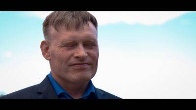 Lovely Love gets her pussy licked in public by a lucky stranger - sexu.com - Czech Republic