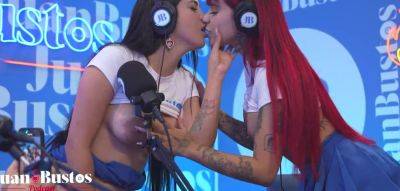 Florizqueen is SPEECHLESS from cumming so much in the sex machine in Juan Bustos Podcast! - inxxx.com