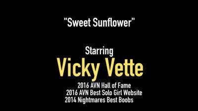 VNA Vixens Vicky Vette Sunny Lane Orgasm as they Muff Dive - hotmovs.com