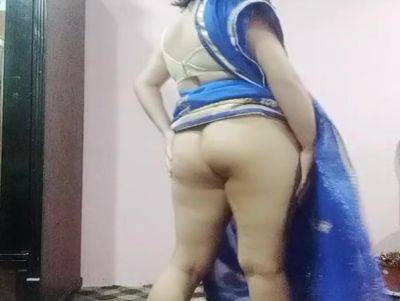 Pakistani chick Striping - desi-porntube.com - Pakistan