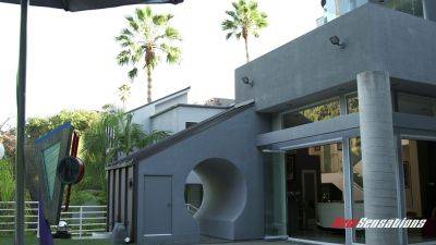 Andi Rye's tight pussy gets stretched by a big dick while she squirts - sexu.com