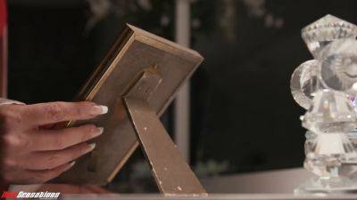 Daisy Fuentes, the hot gym trainer, gets her married pussy squirting with rough sex - sexu.com