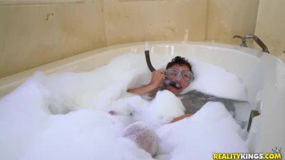 Karlee Grey - Brad Knight - Wet Bush - RealityKings with Brad Knight, Karlee Grey - hotmovs.com - Italy - Brazil