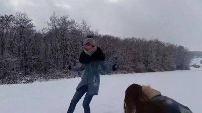 Play And Cum In Snow - hotmovs.com