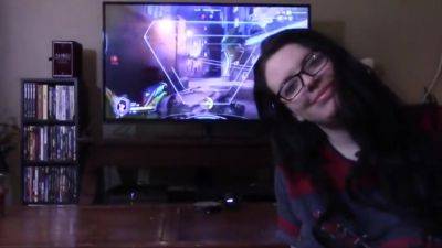 Gamer Girlfriend Distraction - hotmovs.com