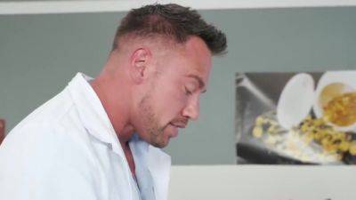 Riley Reid And Johnny Castle In Fucks Instead Of Taking Their Patient-brunette - hotmovs.com