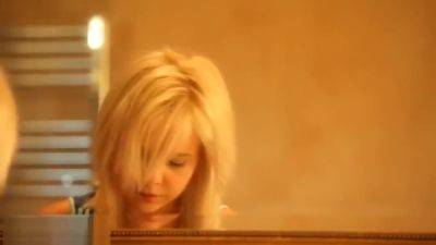 Russian Teen 18+ Monroe Take A Hot Buth - hotmovs.com - Russia