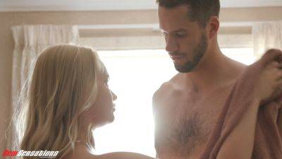 Harley King's blonde step sister gets her pussy licked & fucked hard by her stepbrother's huge cock - sexu.com