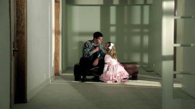 Ramon Nomar - Kennedy Leigh gets a hard lesson in fucking by her experienced step dad Ramon Nomar - sexu.com