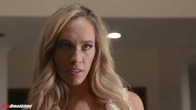 Chole Temple invites her employee to play with her pussy and tits in HD reality porn - sexu.com