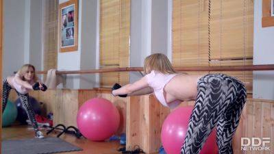 Down Blouse Delights - PornWorld - hotmovs.com