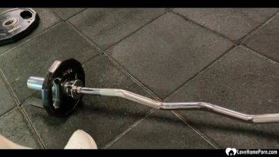 Blonde At The Gym Wanted To Suck Dick - hclips.com