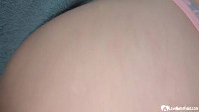 Babe Lets Me Cum Over Her Pussy - hclips.com