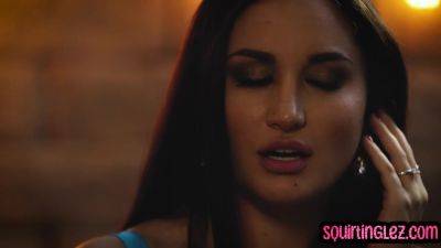 Squirting fingered lez moaning - txxx.com