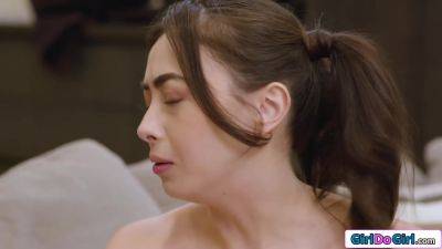 It is kinda hot watching my stepmom get licked by my bestie - txxx.com