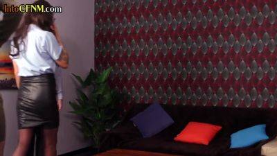 Voracious CFNM birds cocksucking lucky fellow - hotmovs.com - Britain