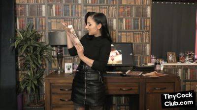 Worthless microdick dude gets made fun - hotmovs.com - Britain