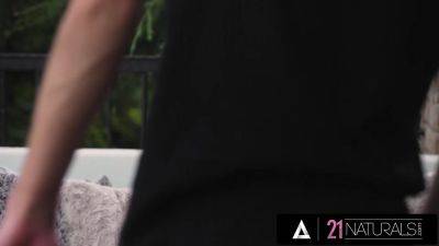 21 NATURALS - Morning Anal Sex Is On The Menu For Gorgeous Candee Licious - txxx.com