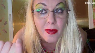 Self Exam On The Clinic Waiting Room Dilated Pupils 1 - upornia.com