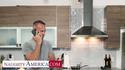 Busty German babe Blondie Bombshell trades in bratwurst for some American sausage - hotmovs.com - Germany - Usa