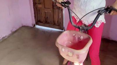 Pव क लडक सइकल चलत हए चद और दसत न पकड 12 Min - hclips.com