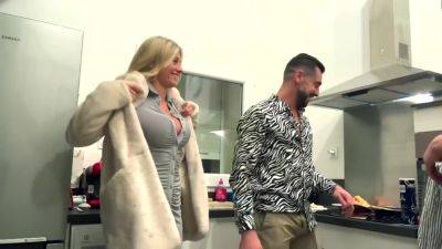 Jade and Alice naughty in secret... - hotmovs.com