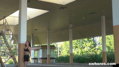 She knows what to do for e50 at Swhores - txxx.com