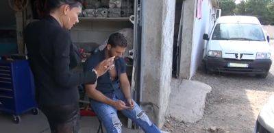 mature aux gros seins baise son garagiste - txxx.com - France