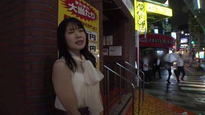 マジ軟派、初撮。 2018 雨降る新宿の夜に一人佇む美女をナンパ！一緒に飲みませんかと声をかけ、あれよあれよと終電逃し！貪るようなキスからお酒で火照った敏感スレンダーボディを震わす・・・！ - txxx.com - Japan