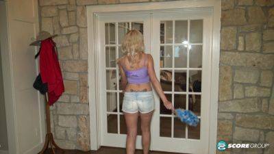 Dream Housewife - hotmovs.com