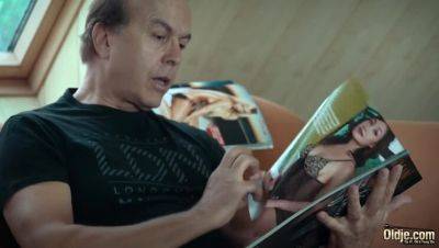 Renata Fox - Prize for Jerking off Oldje: Renata Fox - veryfreeporn.com