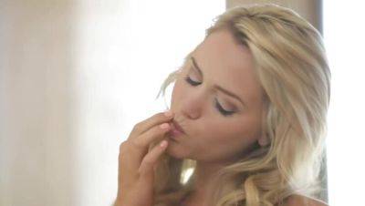 Mia Malkova - Blonde Mia Malkova: Solo Performance - porntry.com