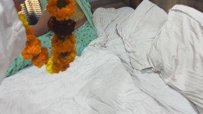 Sasur Ne Bahu Ko Khet Dikhane Ke Bahane Main Dost Ke Room Lejake Bahu Ke Chudai Kar Dee - desi-porntube.com