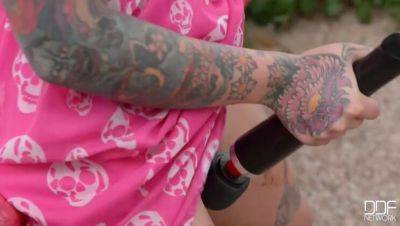 Lauren: The Ink Land's Queen in Lingerie - porntry.com - Britain