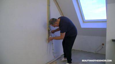 Old Handyman Fixes my Pussy - hotmovs.com