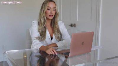 Gwen Gwiz - Fucking The Boss - hotmovs.com