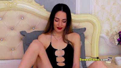 Charming Babe vibrate her sweet spot to orgasm - hotmovs.com