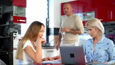 A Blonde's Inkful Tryst - S40:e7 / 13.10.2021 - xxxfiles.com