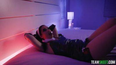 Cumshot on My Face by a Brunette Nun - porntry.com