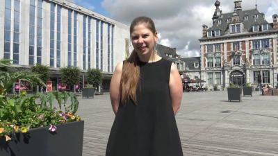 J&M makes Alice happy! - hotmovs.com