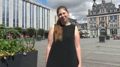 J&M makes Alice happy! - hotmovs.com